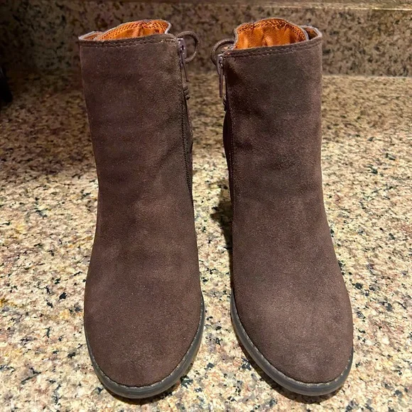 Lucky Brand Yamina Wedge Ankle Bootie. EUC. - Picture 2 of 6